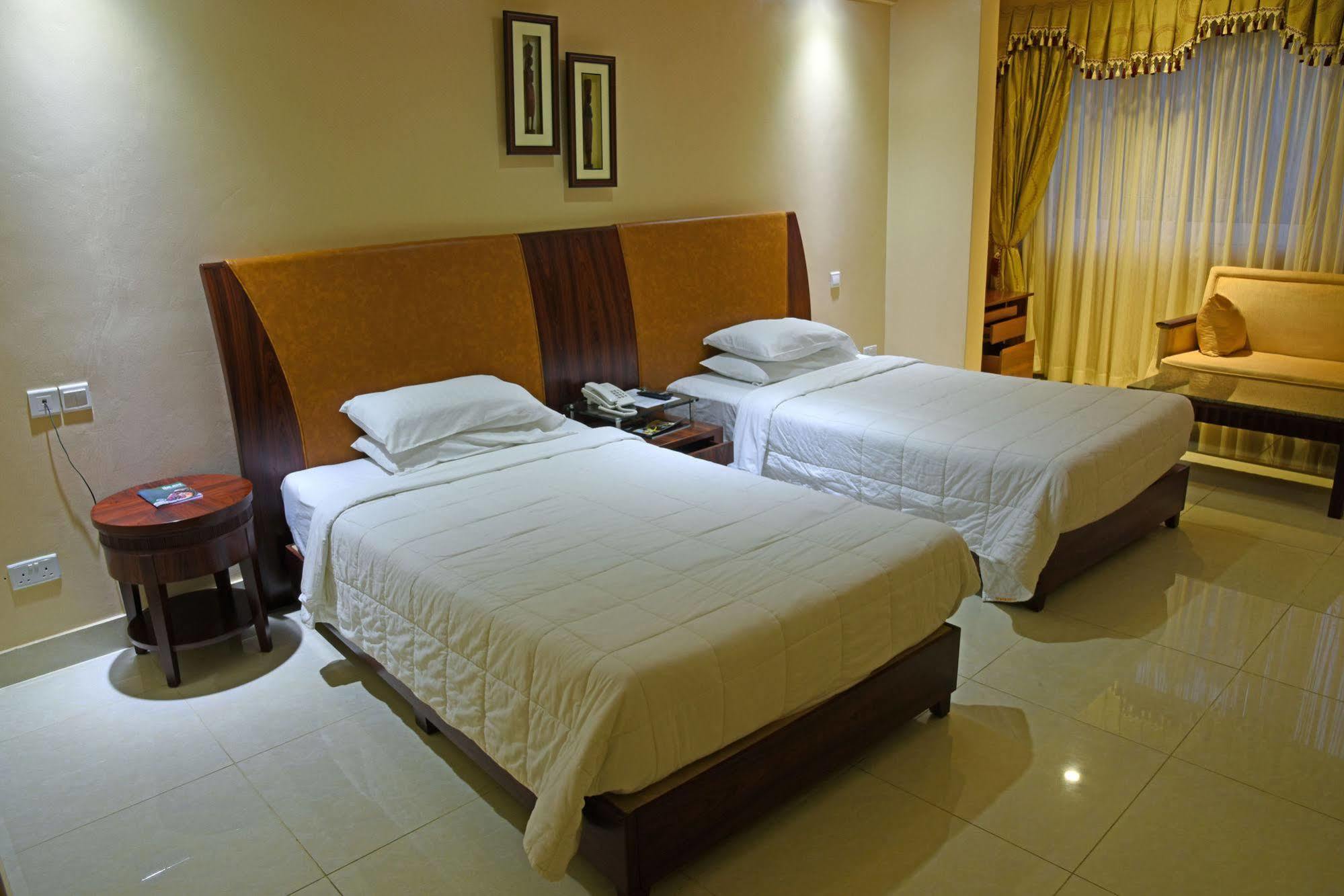 Imperial Golf View Hotel Entebbe Extérieur photo